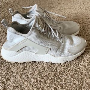 Women’s Huarache Size 8 in Cream / Space